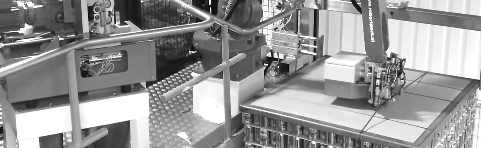 debander-robot-voor-de-drankenindustrie-van-robertpack-uit-zwolle